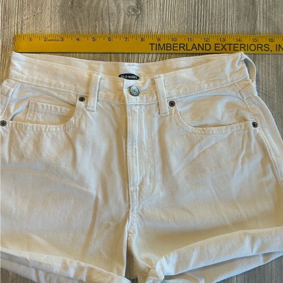 Old Navy Women's White Cuffed 3 Inch Inseam Mid Rise Denim Shorts 2 100% Cotton. - Picture 6 of 8